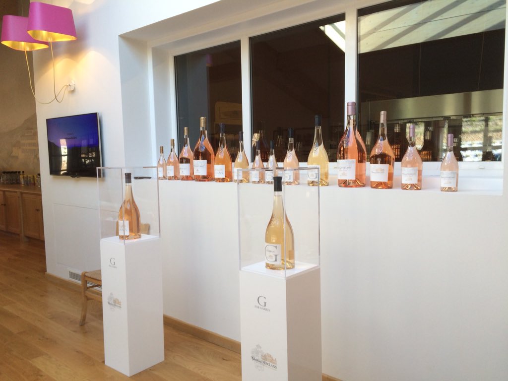 TomAudeo's tweet photo. Un peu de shopping @chateaudesclans #Garus #Déesse #WhisperingAngel #wineoclock #France #amazingwines #familytime https://t.co/CO8KBaaM3G