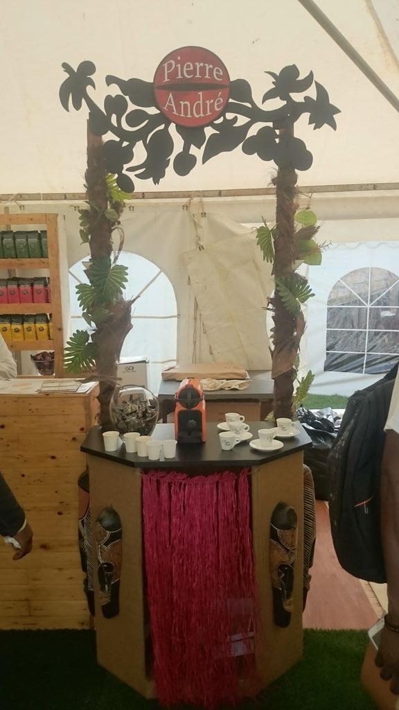 flavienkouatcha's tweet photo. Ya des dégustations de l'Office National du Cacao et du Café... Venez goûter au 100% 237
#CIF2015 https://t.co/DsPPfrcY8b