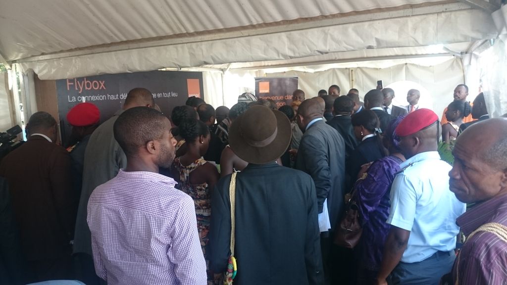 flavienkouatcha's tweet photo. Visite officielle de la délégation menée par le Premier Ministre, M. Philemon Yang, grand maître des lieux #CIF2015 https://t.co/t3aPIwokLf