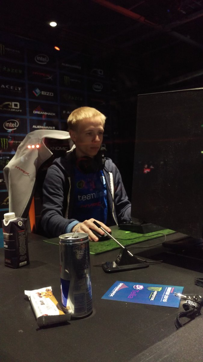 TeamLiquid's tweet photo. We're ready to go live with #LiquidCS here at @DreamHack Winter! Best of 1 on Overpass. Time for @LiquidEliGE  magic https://t.co/SMZrCCnzaG