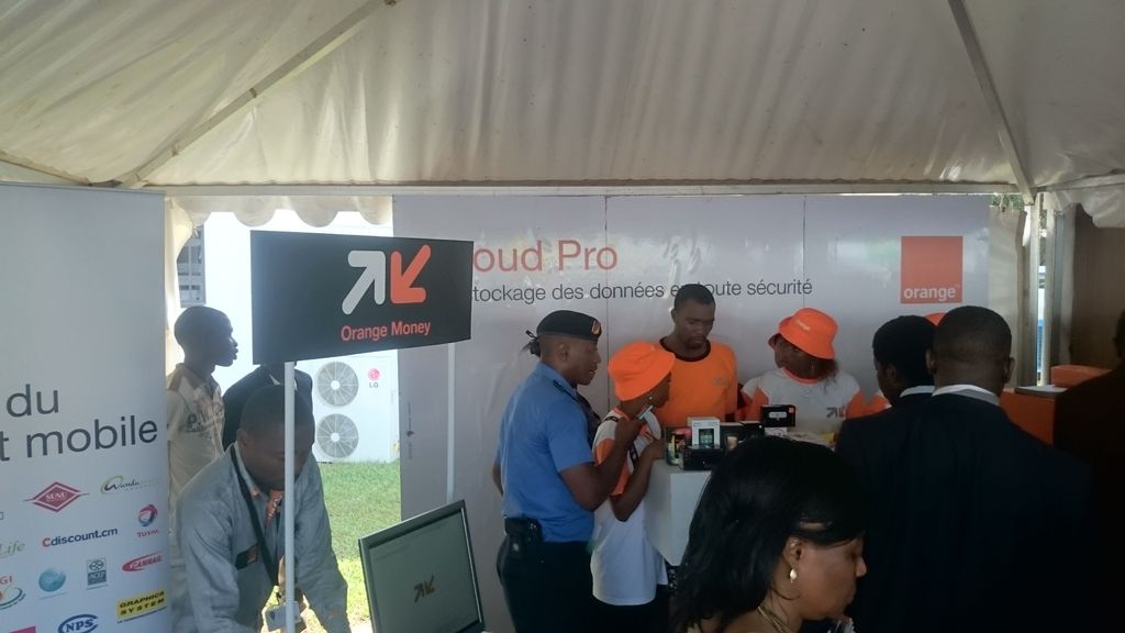 flavienkouatcha's tweet photo. Visite officielle de la délégation menée par le Premier Ministre, M. Philemon Yang, grand maître des lieux #CIF2015 https://t.co/t3aPIwokLf