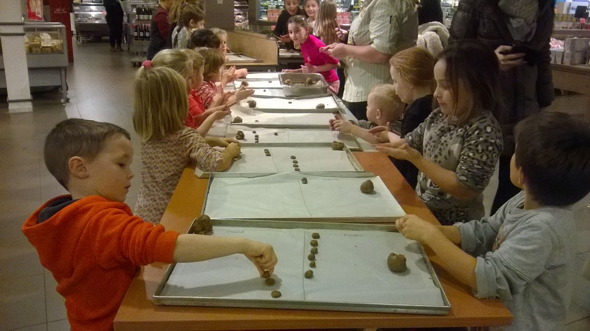 Super gezellige pepernotenbakmiddag gehad met allemaal hulppietjes  #jumbo zaltbommel