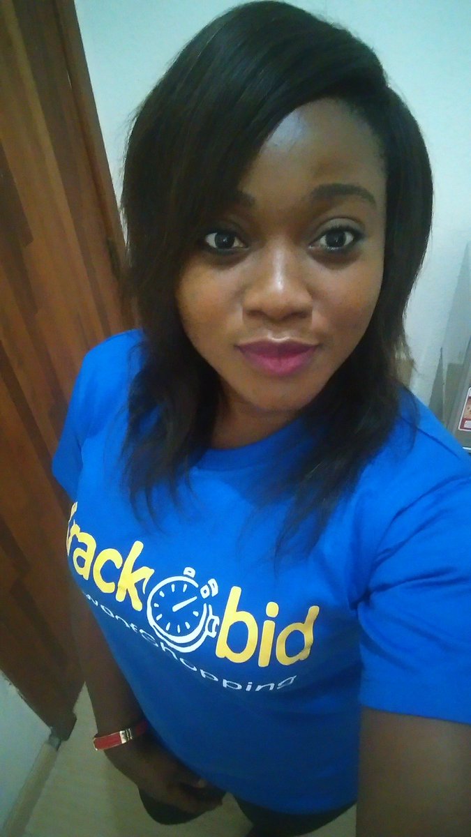 The_Bolanle's tweet photo. #officeselfie #krackbidders #krackbid #bidwithus #christmasauction cc @KrackbidNG https://t.co/JKgRWlZt79