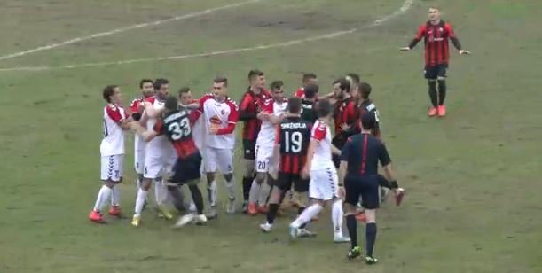 There was pushing and shoving between the teams There was pushing and shoving between the teams