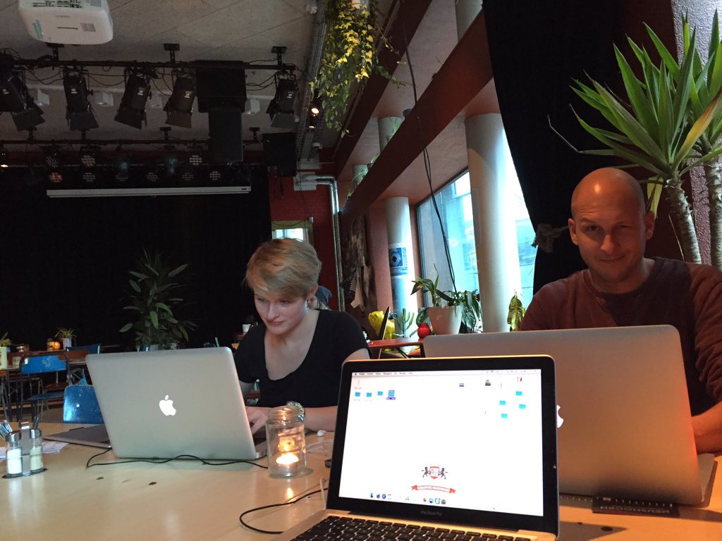 staatvancreatie's tweet photo. #creatief team de Staat maakt mooie designs @NeushoornLwd #workinginthewild https://t.co/BPHX3HNWfJ