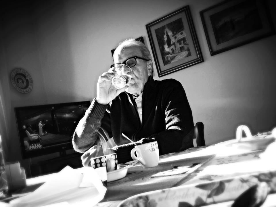 corridoriphoto's tweet image. Ora di pranzo - la luce dalla finestra 
#withPhone #bedifferent #iPhone