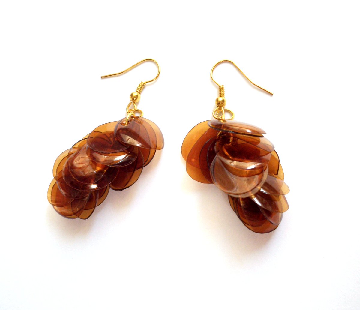 dekoprojects's tweet photo. Brown #earrings made of #recycled plastic bottle by @dekoprojects https://t.co/8FuLFqR972 #upcycling #ecofashion https://t.co/tDstqM4Wkj