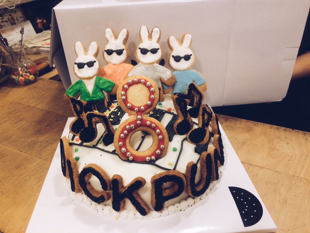 dickpunkspot's tweet photo. 달프스에서 #딕펑스 8주년을 기념해서 오늘 볼륨을 높여요 스케쥴에 세상에서 하나뿐인 케이크를 전달했습니다 ❤️💚💙💜 위에 올려진건 쿠키예요 맛있게 냠냠할 수 있어요 😁 https://t.co/GLpcDR8VPo