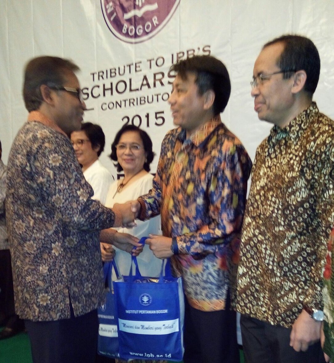 Mlm ini Tanoto Foundation mendapat apresiasi <a href="/ipbofficial/">IPB</a> atas dukungan selama ini #TanotoScholars <a href="/sihol_aritonang/">Sihol Aritonang</a>