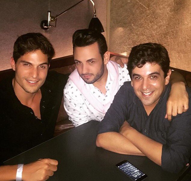 fanyzety's tweet photo. Dé ontem com os amigos! #Glamurama https://t.co/NDfThMaUU3