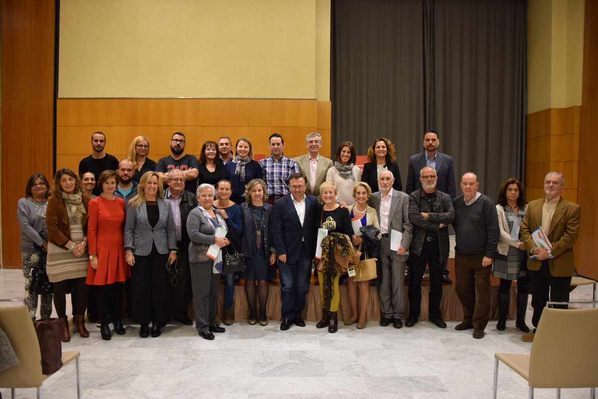 PSOEmalaga's tweet photo. #PSOE presenta ambicioso #programa #social para acabar con #desigualdades creadas por #Rajoy https://t.co/o8fzymiibr https://t.co/0uBhe8i52U
