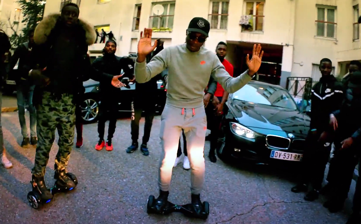 .@Mhd19_Officiel  – Afro Trap 4 « J’ai pas de fiche de paie [...] mais je porte des Gucci »bit.ly/1HpKyGy