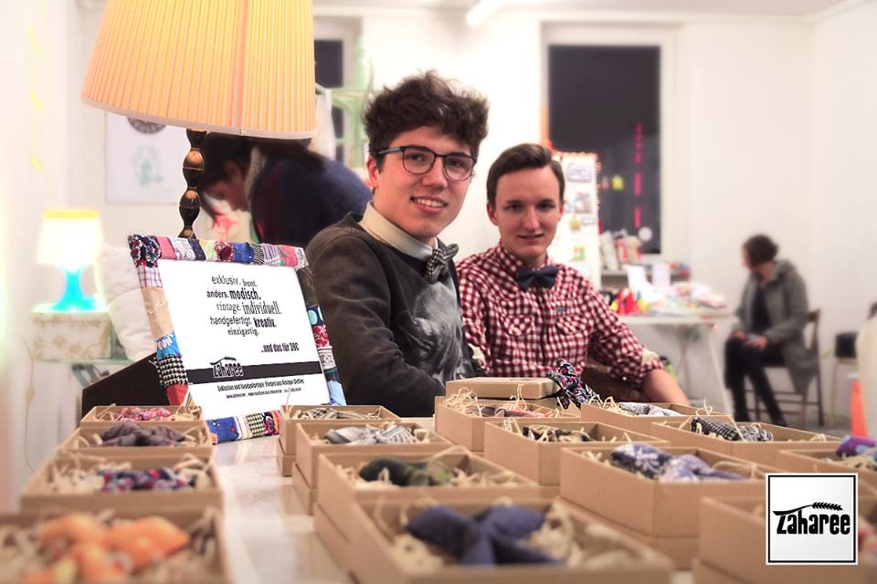mittelhessen's tweet photo. Der Student Andreas Schmunk aus #Marburg stellt ausgefallene #Fliegen her: #Zaharee https://t.co/MOSIIUJtrj https://t.co/1MEvthp4PR