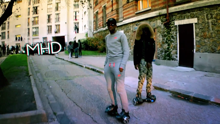 Rapelite's tweet photo. .@Mhd19_Officiel  – Afro Trap 4 « J’ai pas de fiche de paie [...] mais je porte des Gucci »https://t.co/q5xhKL2djk https://t.co/bwxwQaknot