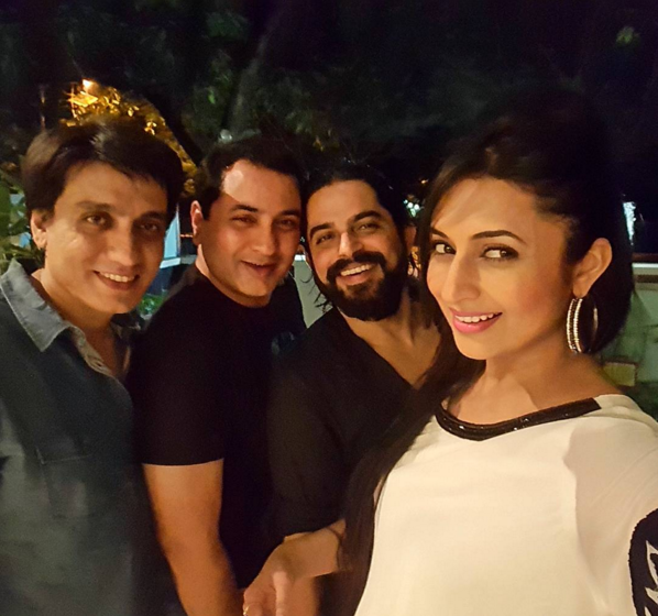 As <a href="/Divyanka_T/">Divyanka T Dahiya</a> says "My Handsome Hunks"
RT if you agree !