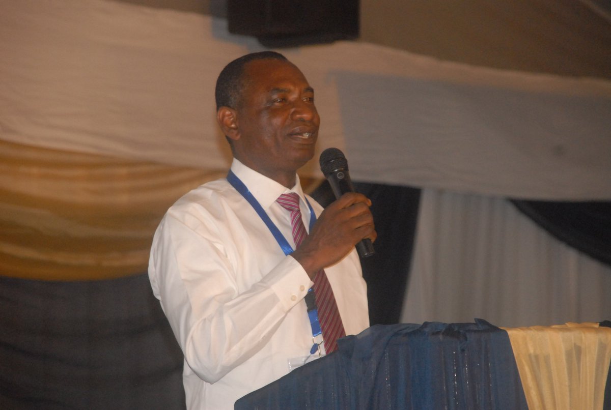 NigLubSummit's tweet photo. @LubconIntl MD, Mr Taiye Williams delivers his closing remarks to round up the 2015 #NigLubSummit https://t.co/LacWcm9Ls5