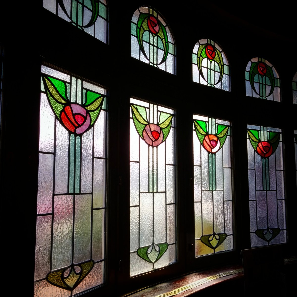 Pettifer_Arch's tweet photo. Fine glazing in The Sedge Lynn in Chorlton, Manchester https://t.co/E14xp6jyXB