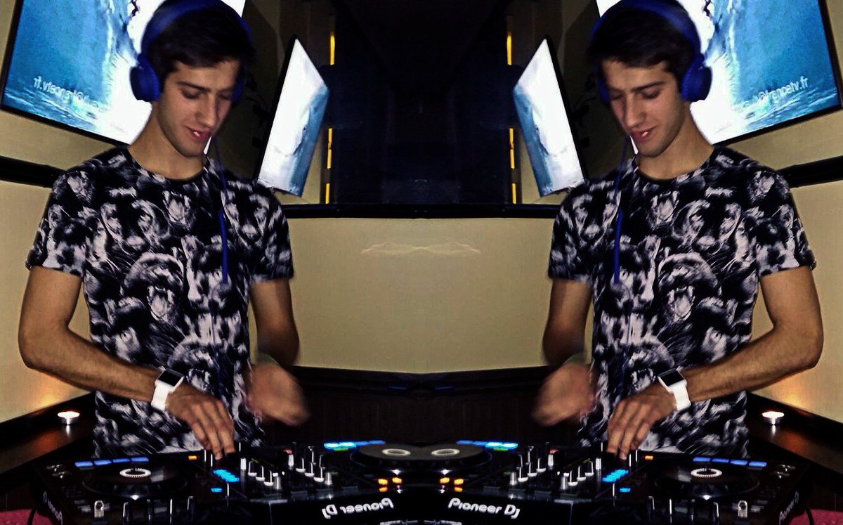 MauriCatulo5's tweet photo. Noche de reivindicación musical! #DJCatulo https://t.co/xXNRigfSI1