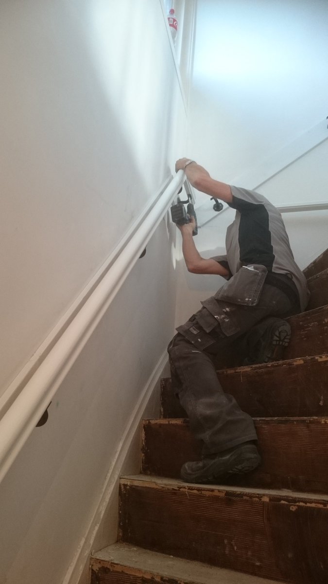 JaBouWHilversum's tweet photo. Pasklaar maken doorlopende #trapleuning bij totale #renovatie pand in #tGooi.
@VGEigenaar

https://t.co/oUD2DTG1JT https://t.co/PTyG9RC3rS