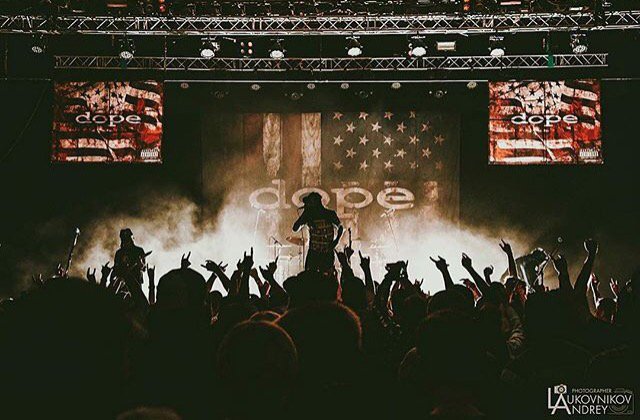 edseldope's tweet photo. Happy Thanksgiving from Russia!!  XO https://t.co/7vxvgD1re2