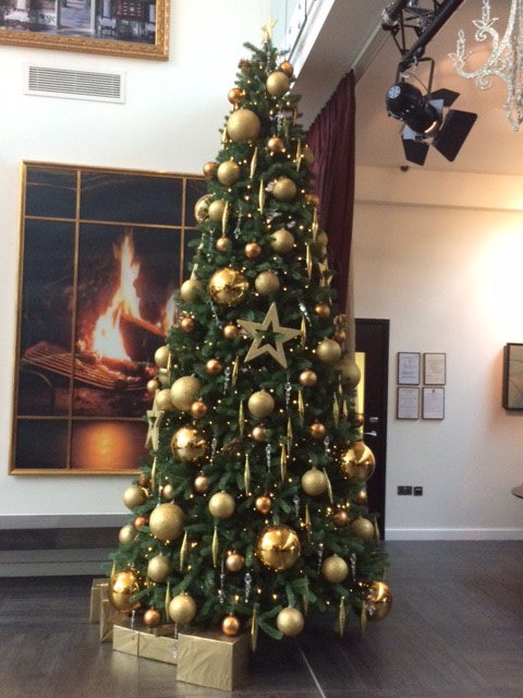 RBEhotels's tweet photo. All finished! #Christmas has arrived at @rbehotels #Guildford https://t.co/9XyUKYQ4ck