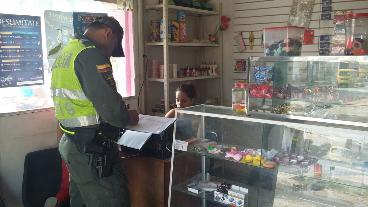 PoliciaMonteria's tweet photo. #ProtecciónALaInfancia visita los #CafeInternet para prevenir comercio de Pornografía en 👶👦👧. #VamosSeguros https://t.co/41PcksGYbZ