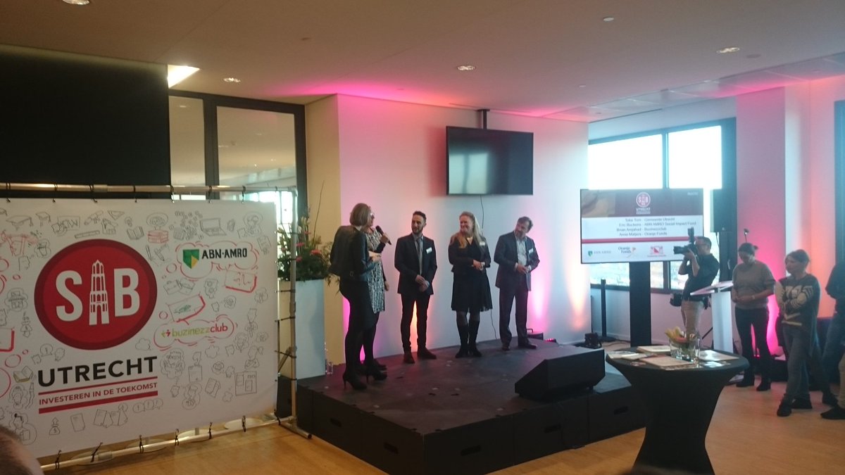 MRJLNK's tweet photo. #gemeenteutrecht tekent 2e Social Impact Bond! Samen met de @Buzinezzclub inzetten op jongeren naar werk. #sib030 https://t.co/Y0Ypdip4ht