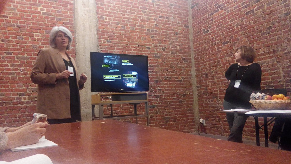 JeeVeeTee's tweet photo. Workshop #storytelling adhv crime scenes en #iot #sherlockiot #noshitsherlock #LDS15 https://t.co/rOICdXR78t