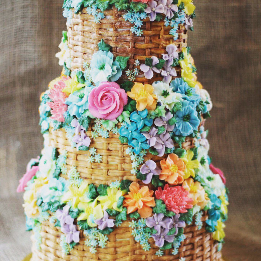 EmmaPageCakes's tweet photo. Buttercream is the way forward!! #NationalCakeDay https://t.co/kL6LlGLEOl