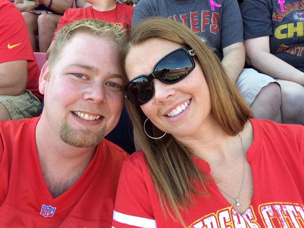 EdgingtonHilary's tweet photo. Thankful for my husband who keeps me laughing and is the best daddy #R100thankful #whatmattersmost https://t.co/wqQ2fdpz2V