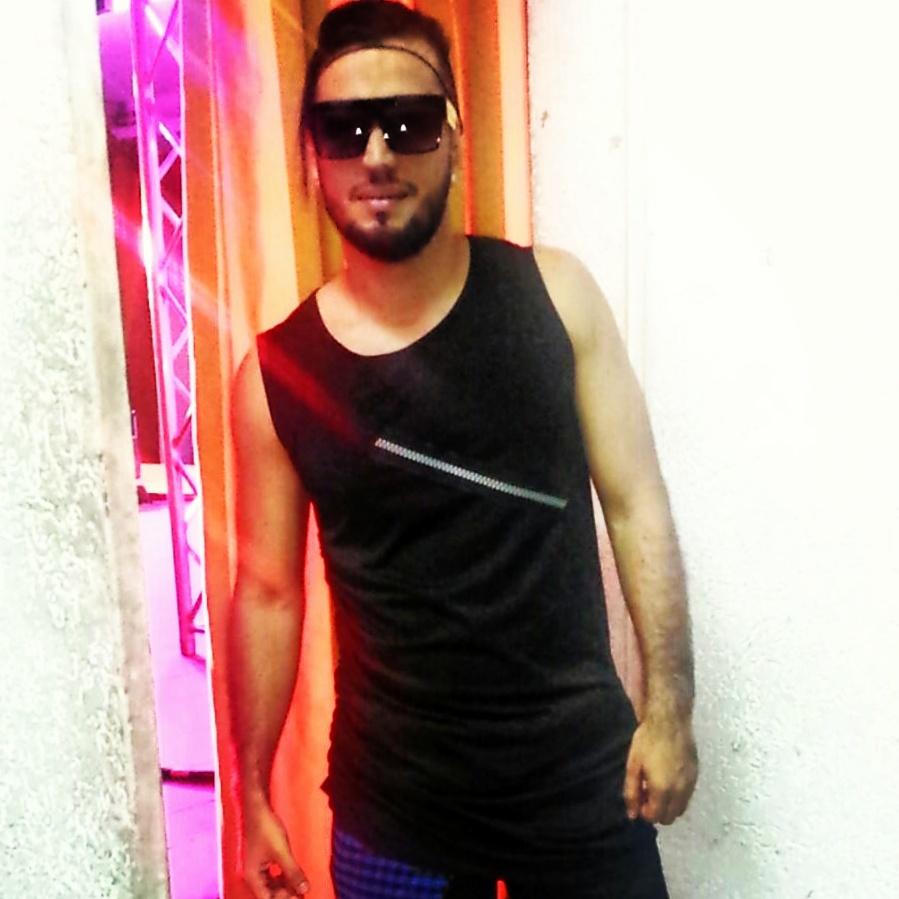 ManuRomantico's tweet photo. Soy #Animador #Cantante #Bailarin y buen tipo #FelizJueves #JuevesDeGanarSeguidores https://t.co/NNSNxViQZW