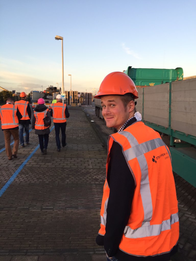 hnpostenzonen's tweet photo. Op weg naar de eerste uitleg van de mobility app #papierloostransport https://t.co/tIy8vLUqSk