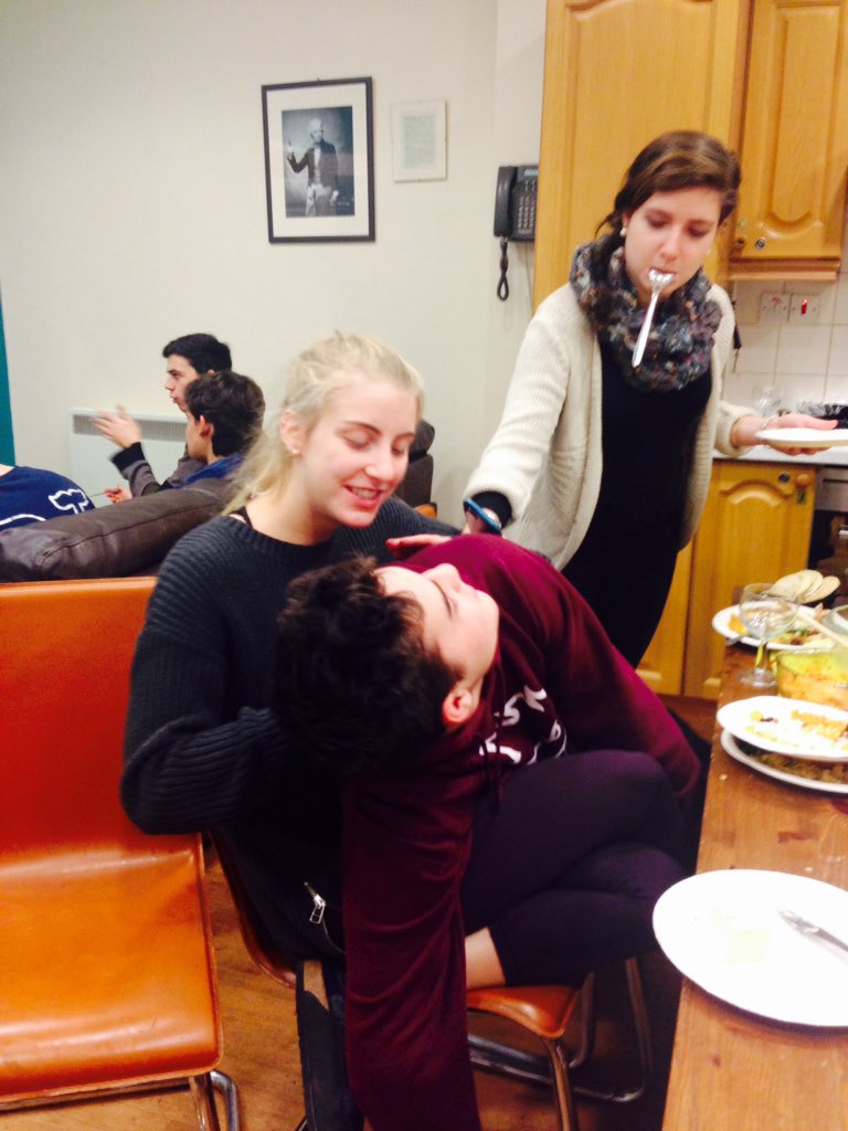 cofc_ichs's tweet photo. We're officially stuffed! Thankful for great food and friends here in London! #thanksgivinginlondon #studyabroad https://t.co/FPgNo43WmT
