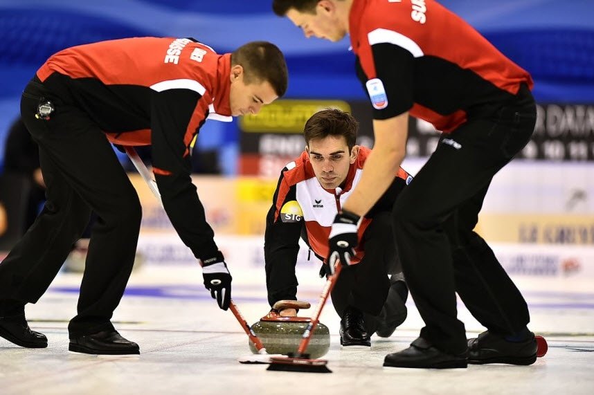 HardlineCurling's tweet photo. Congrats @TeamDeCruz @TeamKauste at Euro Championship! Semifinals! #PoweredByApprovedicePad
Photos WCF/LauraGodenzi https://t.co/Wiu4AQCRCM