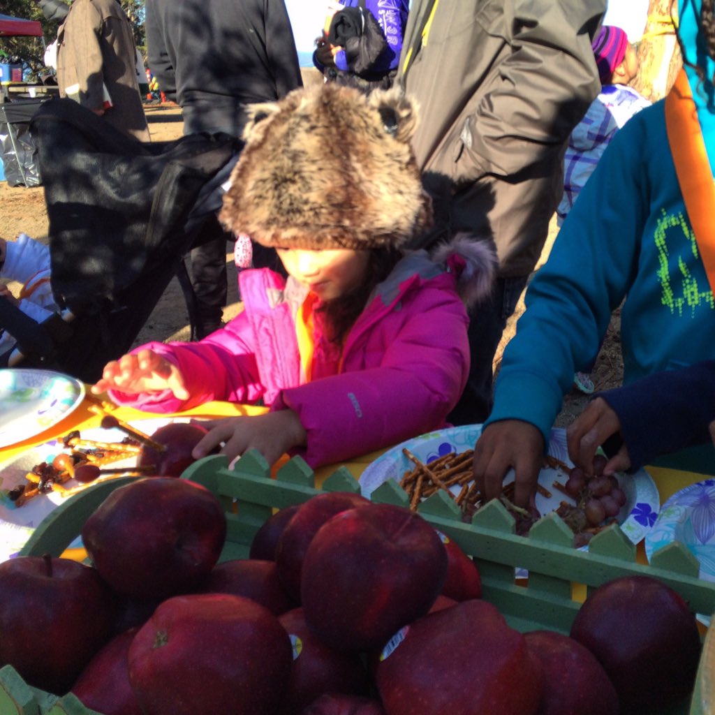 BrazenRacing's tweet photo. One more of little turkeys making apple turkeys with @grubmarket at #nitroturkey this morning. Happy Thanksgiving! https://t.co/gVQb5EeIiN