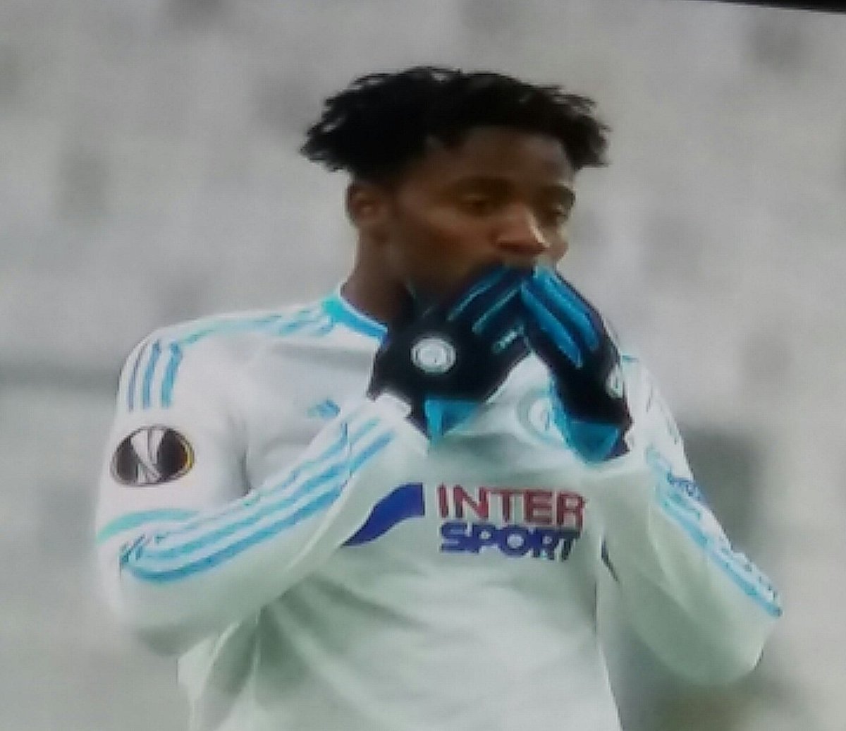 ol_mimi's tweet photo. #OMGRO @OM_Officiel @mbatshuayi Allez l'OM https://t.co/5b4IkKQ25I