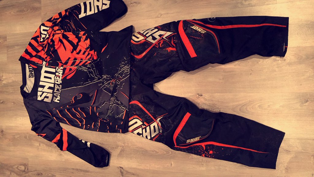 MZS_Lucas's tweet photo. Tenu complète 😏👊🏼✊🏼💥!
Ce week-end, c'est sur, je vais m'amuser 😁 #KeepCalmAndRide https://t.co/2KWiJXev4t