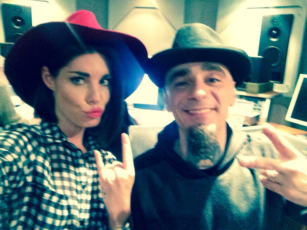 biancaatzei's tweet photo. Un sogno che diventa realtà! Da domani in radio la bellissima #Intro con zio @jaxofficial siamo felicissimi 💚 https://t.co/6zxF2Xxmrs