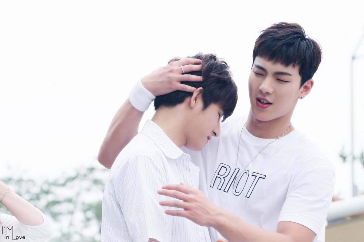 leadersmaknaes's tweet photo. shownu &amp; i.m ☆ monsta x https://t.co/0NpwJQGPLX