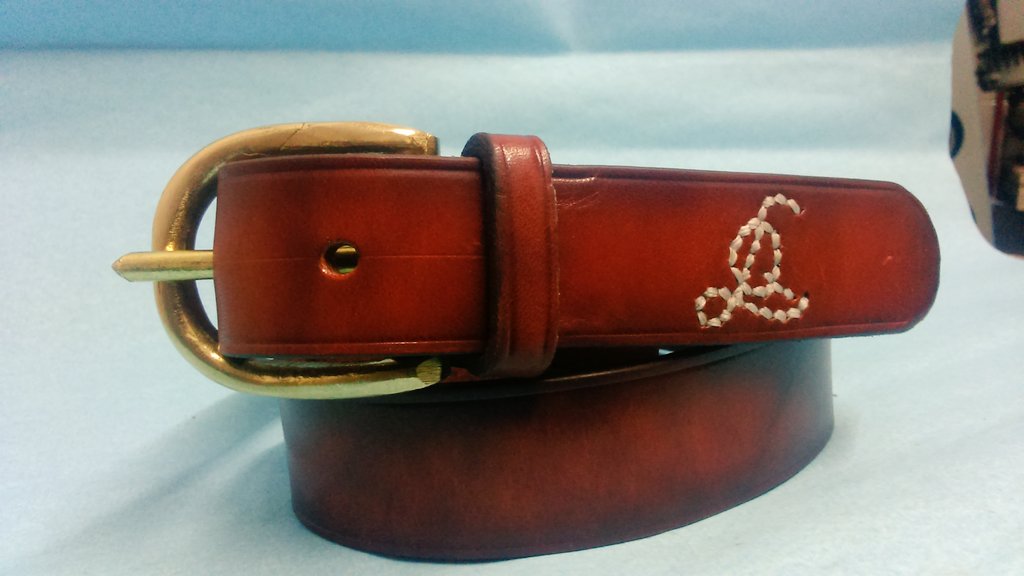 detacon2's tweet photo. Una de nuestras correas artesanas cosida a mano un regalo perfecto para estas navidades a precio sin competencia https://t.co/HvUbd7Kydi