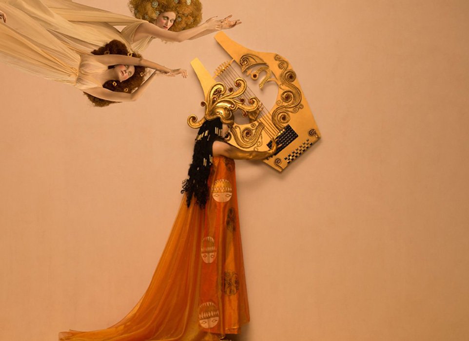 OrizzontCultura's tweet photo. Splendido omaggio a #Klimt https://t.co/LLSJ5gzslU #arte #fotografia #LifeBall2015 #Vienna #IngePrader https://t.co/gRUokXJsNc