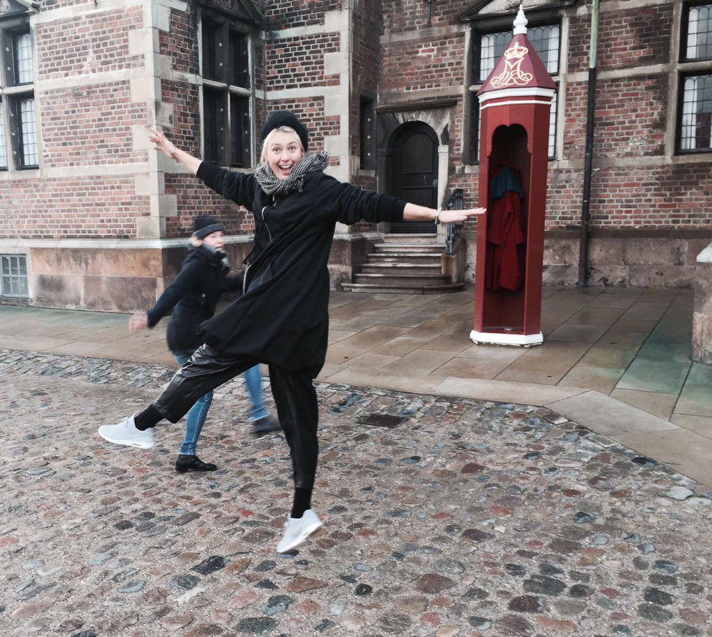 CUwAwMtU8AEXmBa.jpg:large