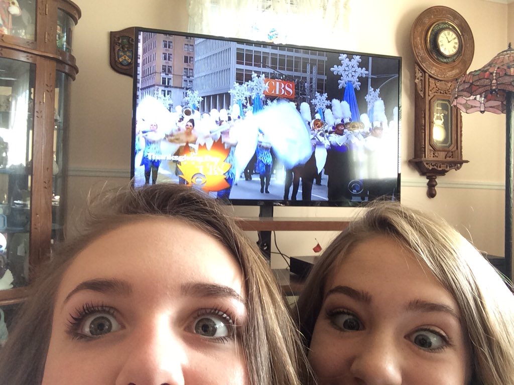 Erinelburn10's tweet photo. #TdayCBS we love CBS and turkeyπ¦ #CBSrocks https://t.co/URrvdaZCYS