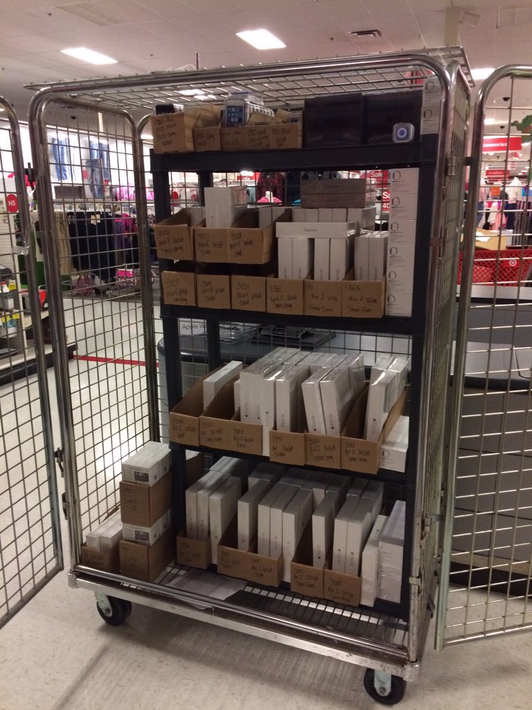 MrsBethanyT's tweet photo. Now, THAT'S how you organize the Apple shop! #BFReady #ChesapeakeSquares @JerryISiegel #APPartners #KevinTheHandyman https://t.co/vOWq21Et0o
