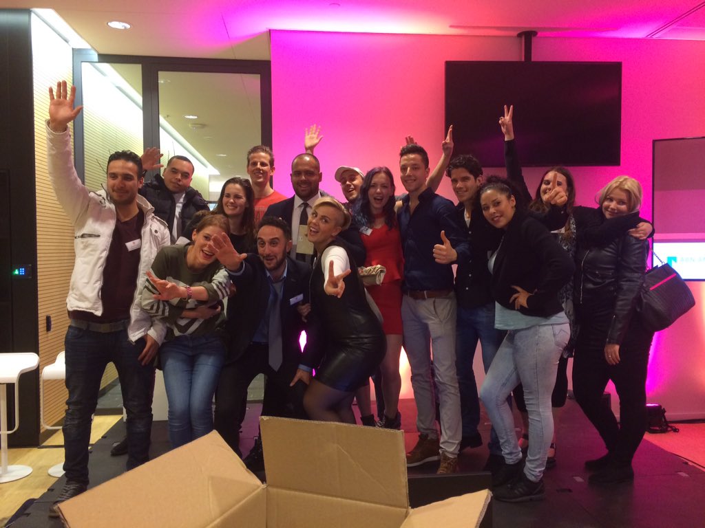ElineCrins's tweet photo. SIB Buzinezzclub Utrecht gelanceerd, feest!!! #sib030 @OranjeFonds https://t.co/WF3Z9FYGUa
