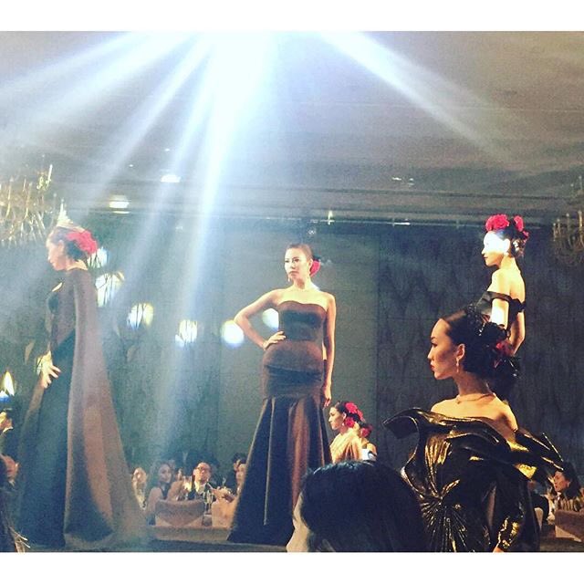 CrisHorwangLuv's tweet image. 😘😘😘 #anotherworkingday with @ChermarnCh3 @BnamthipFC 😘😘😘 📷: pookjongkol #thankyou