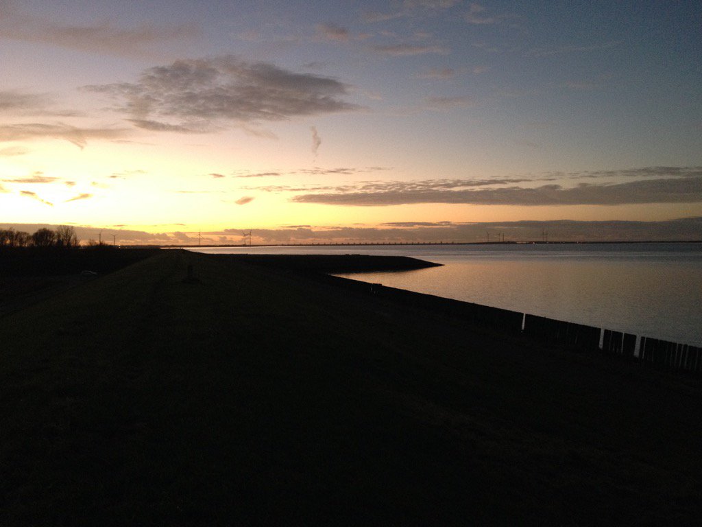 Prachtige zonsondergang in <a href="/npoosterschelde/">Nationaal Park Oosterschelde</a> vanavond