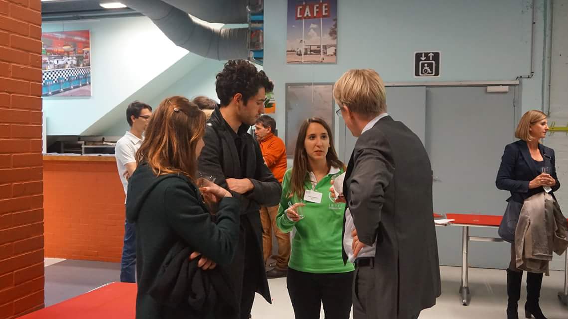 IstecConsulting's tweet photo. #conférence suivi d'un pot fort appréciable ;) #hyperconnexion #réseau #juniorentreprise #bemyself https://t.co/1J75NPkn5I