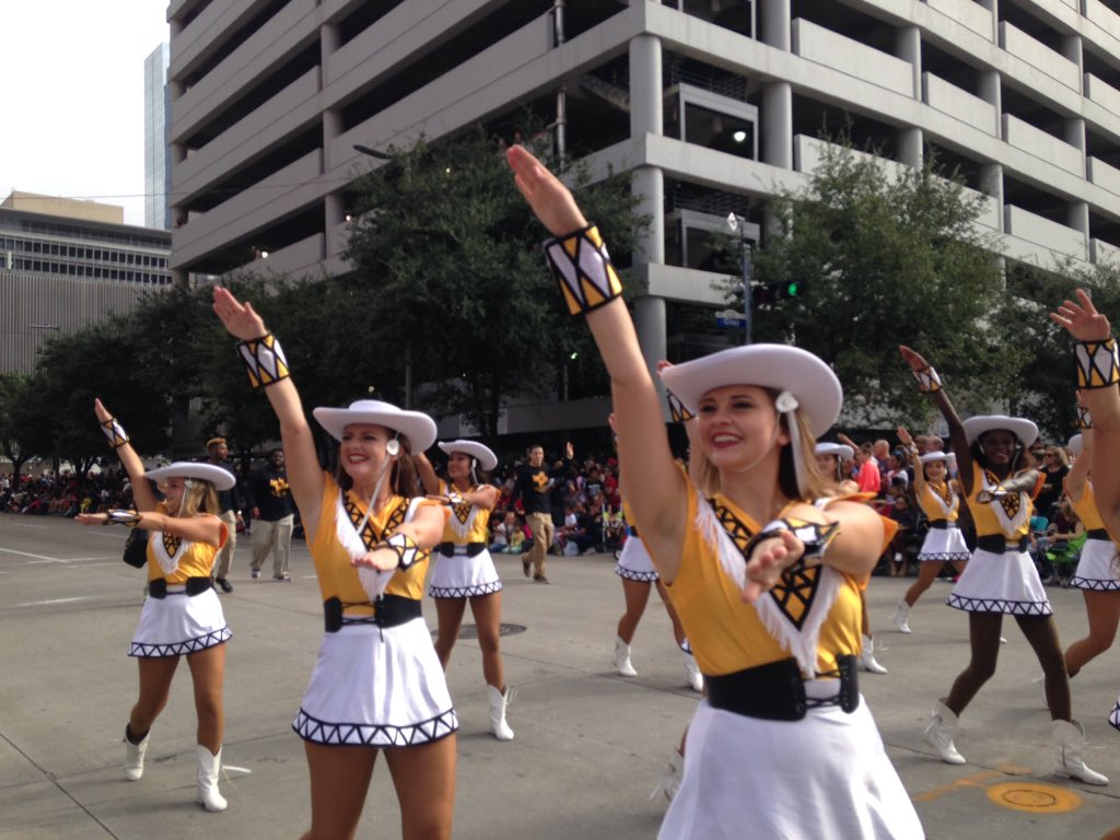 Houston #ThanksgivingDayParade seemed to bring out the best in people today! <a href="/abc13houston/">ABC13 Houston</a>