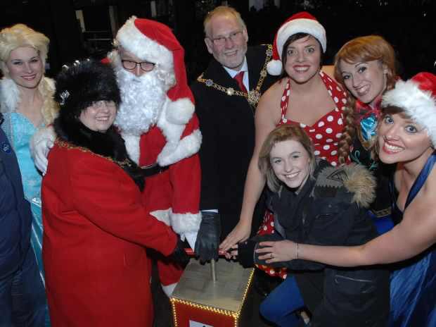 directors_band's tweet photo. Mum, Dad, your girls are famous! #harrogateadvertiser https://t.co/40TXl0XdoY https://t.co/GmJo2BaB6l